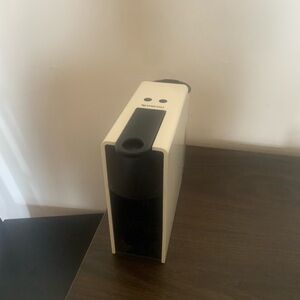 Nespresso - Breville Essenza Mini Espresso Machine